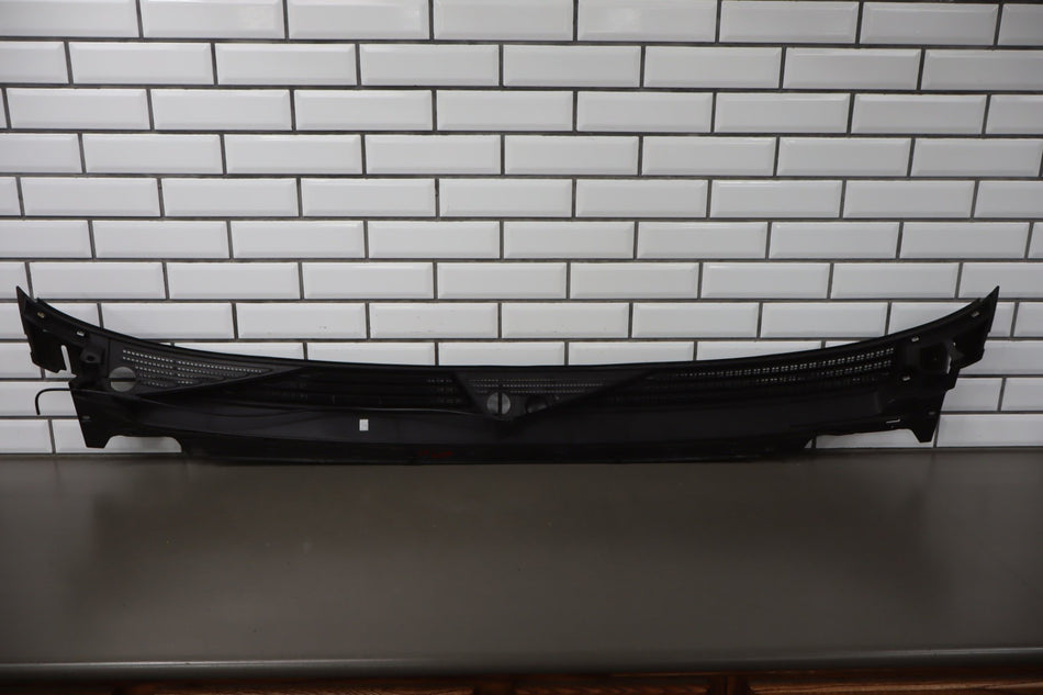 2009 Cadillac Escalade ESV Cowl Vent Panel OEM