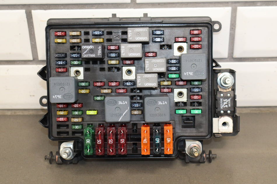 2001-2002 GMC Sierra Silverado 2500 6.6L LB7 Diesel Engine Fuse Box 15811689
