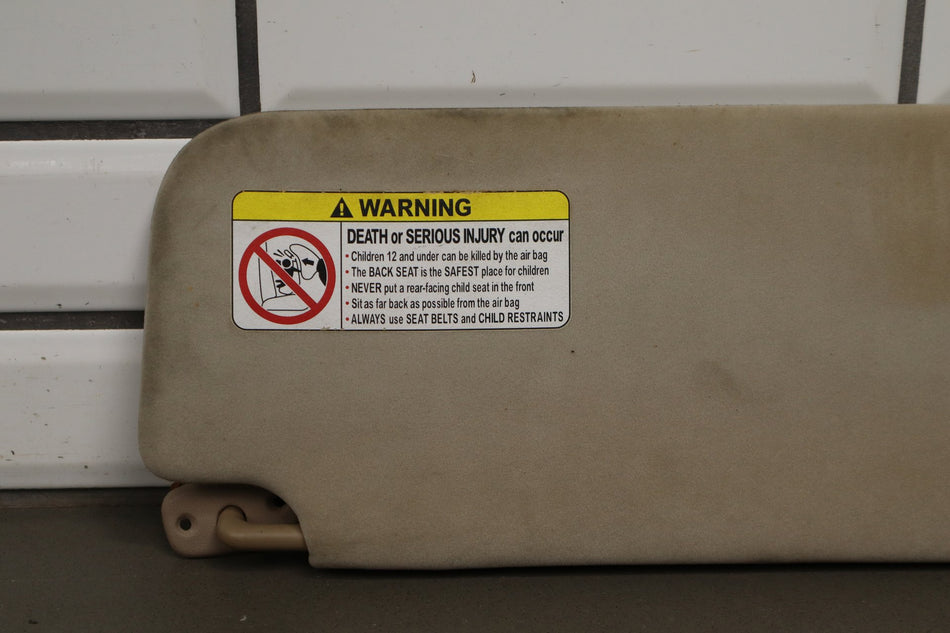 98-02 Isuzu Trooper Left Sun Visor Illuminated OEM