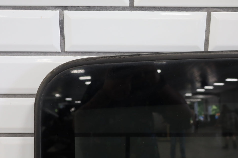 OEM 22815953 2007-2014 Chevy Tahoe Suburban Yukon Escalade Sunroof Glass Panel GM