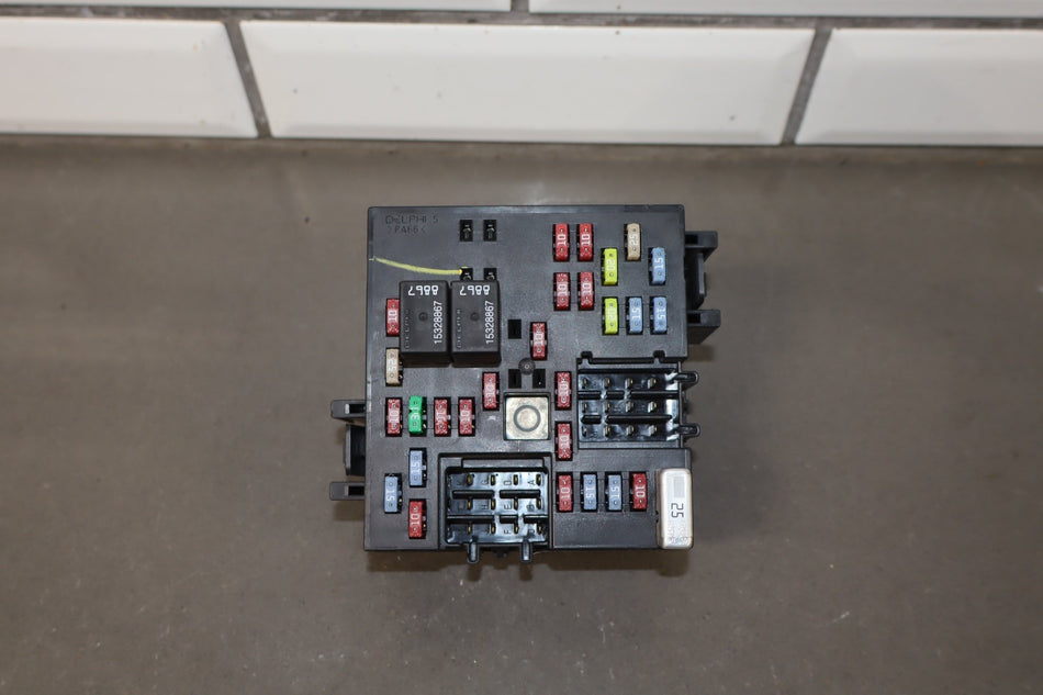 2003 Hummer H2 Cabin Fuse Box 15058033
