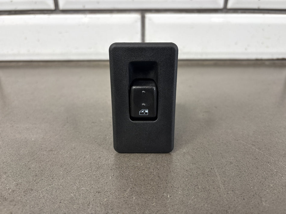 2003-2007 Hummer H2 - Left or Right Rear Window Switch 15093146