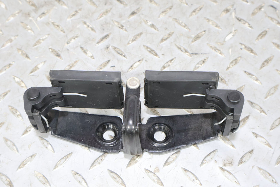 06-12 Bentley Flying Spur Trunk Lid Latch With Flap Covers