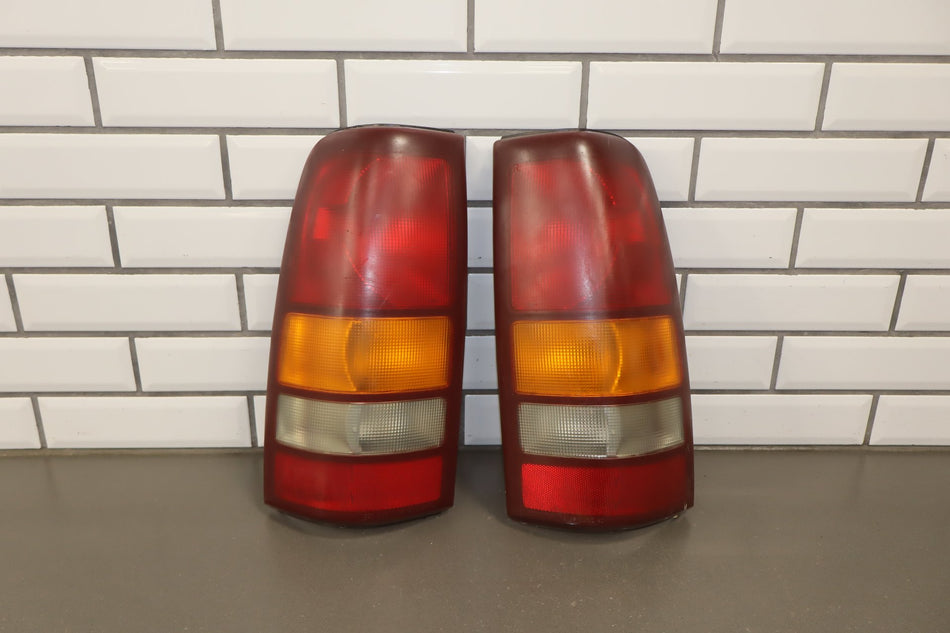 99-02 Chevy Silverado GMC Sierra GMT800 OEM Tail Light Set Pair Left/Right