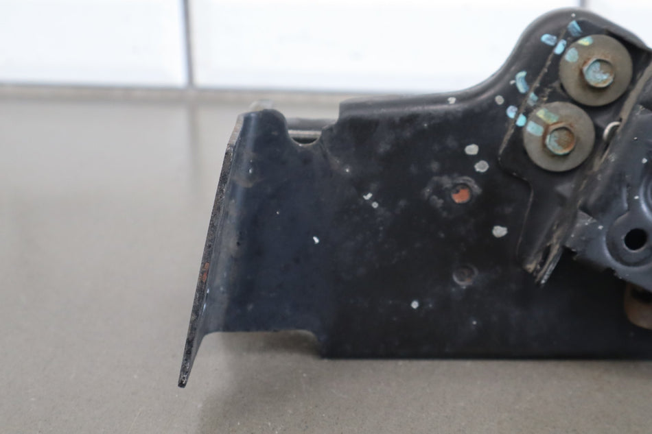 2003-2007 Hummer H2 - Center Hood Latch, Cowl Mounted 15172382