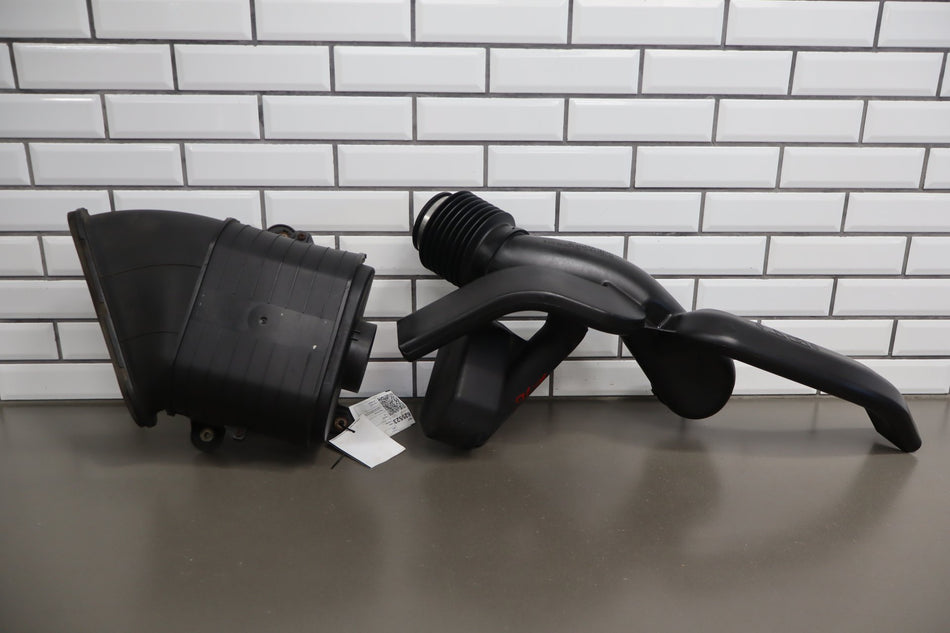 2003-2009 Hummer H2 - Air Cleaner With Intake Tube 19153610