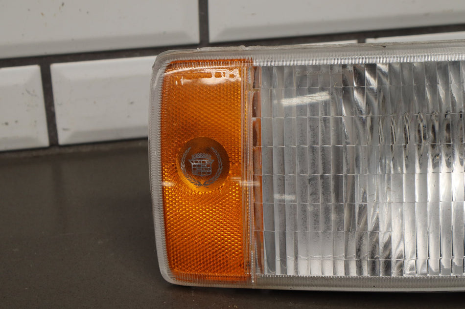 1993-1996 Cadillac Fleetwood Right Front Lamp Turn Signal
