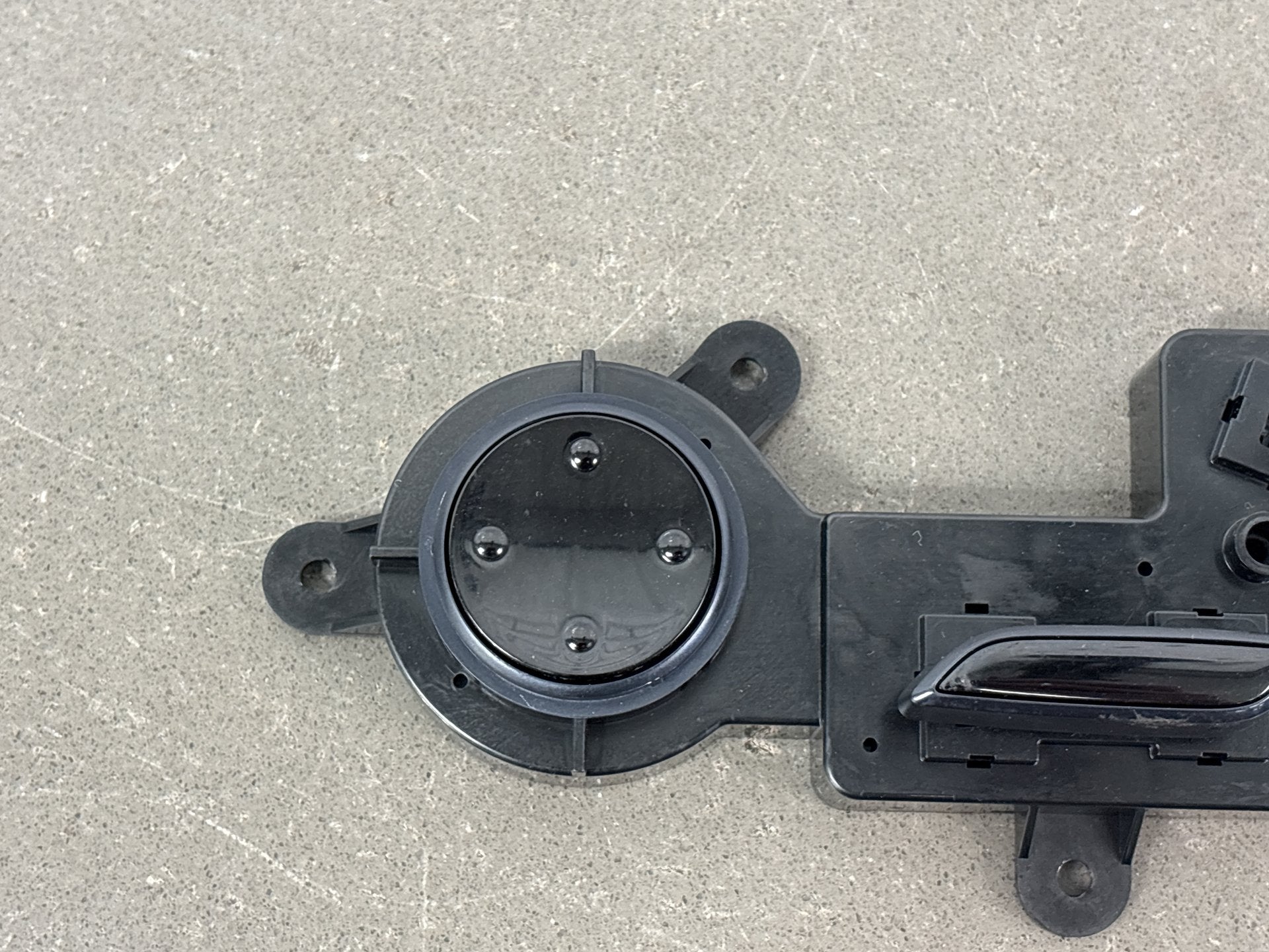 Used Gauges, Radios & Electronics | J&J Auto Wrecking – J & J Auto