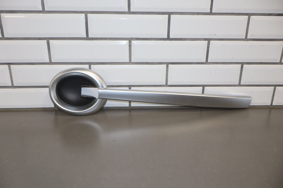 2003-2006 Chevrolet SSR Interior Passenger Right Inner Door Handle W/ Trim