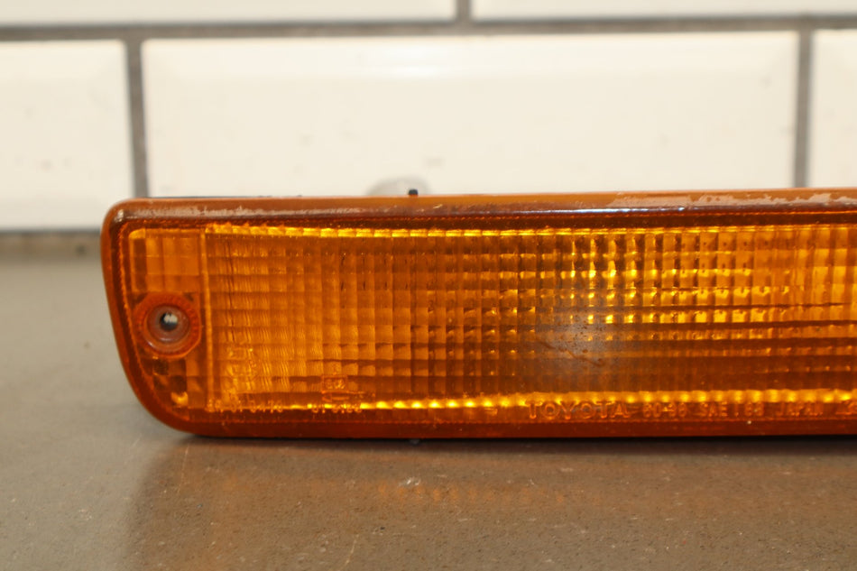 1996-1997 Lexus LX450 Right Front Lamp 8151060361 OEM