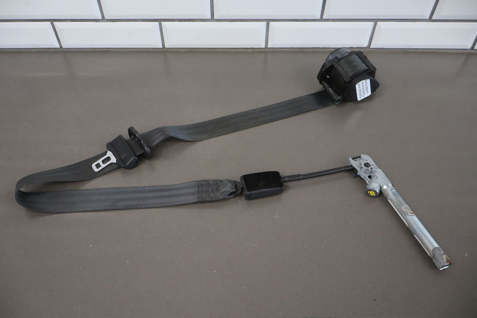 2013 Fiat 500- Front Seat Belt
