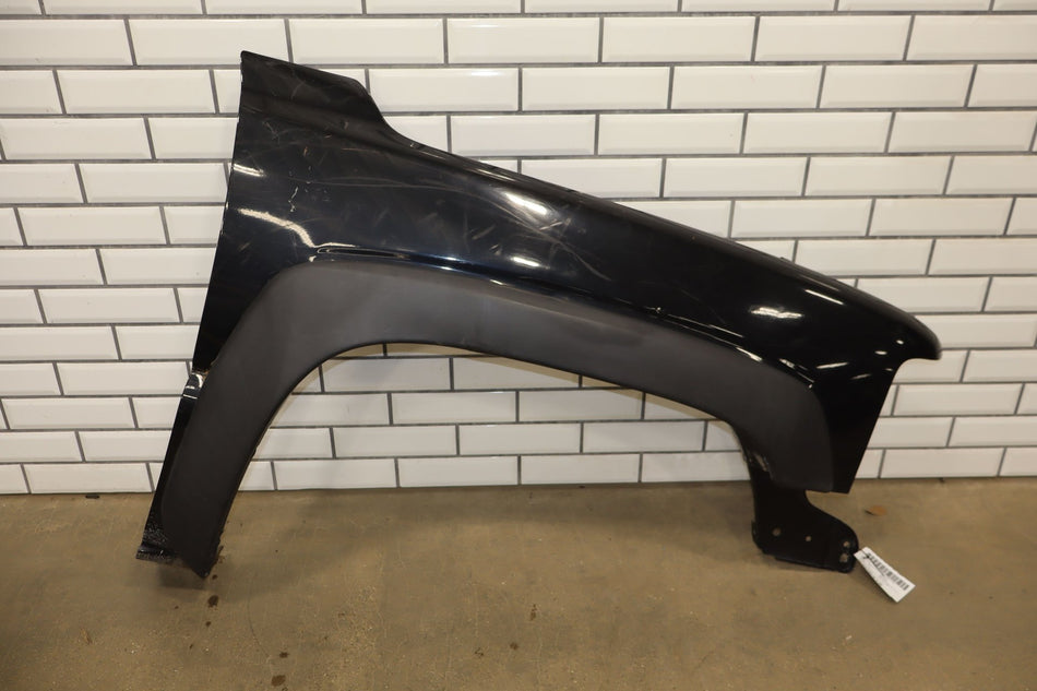 99-02 Chevy Silverado 99-06 Suburban Tahoe Right RH Fender Black 41U