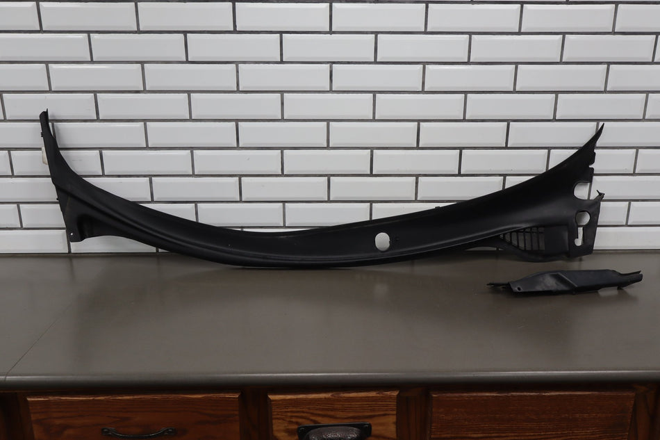 2005-2013 Chevrolet Corvette C6 Cowl Vent Panel 25778761 OEM