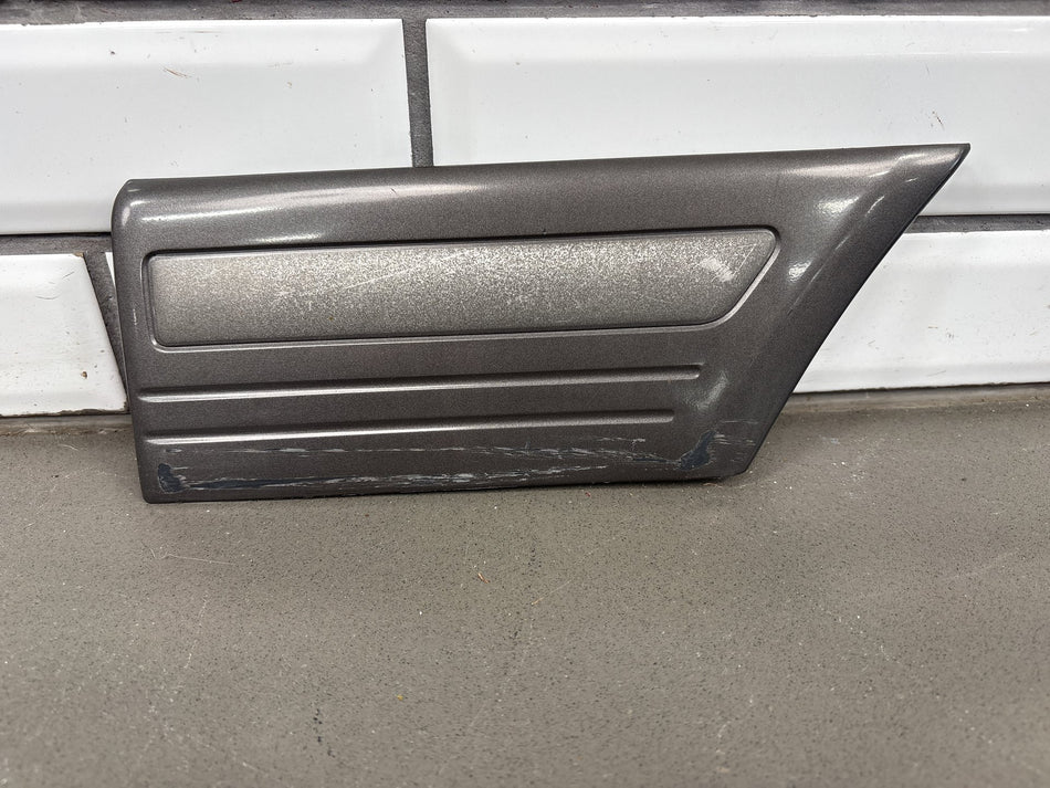 1998-2002 Toyota Land Cruiser J100 Right Fender Molding 4P3