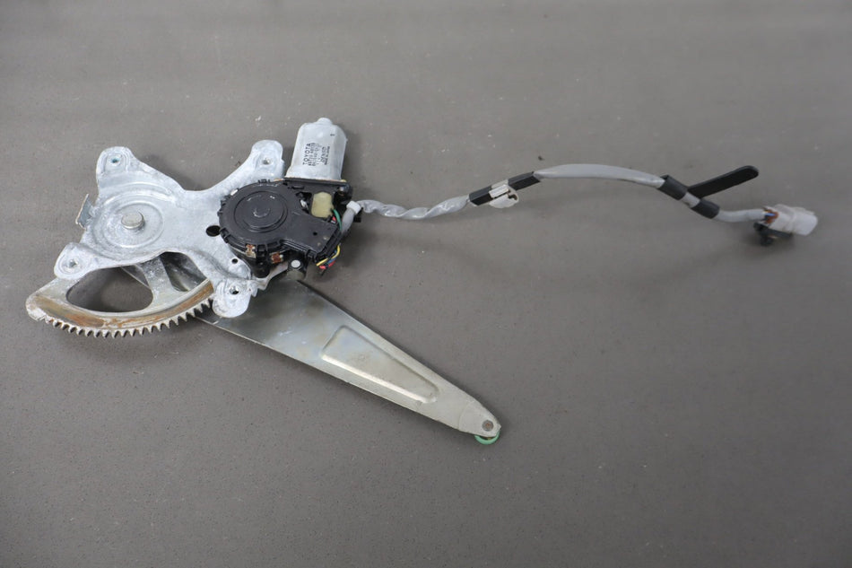 2000 Lexus LX470 J100- Right Rear Door Regulator