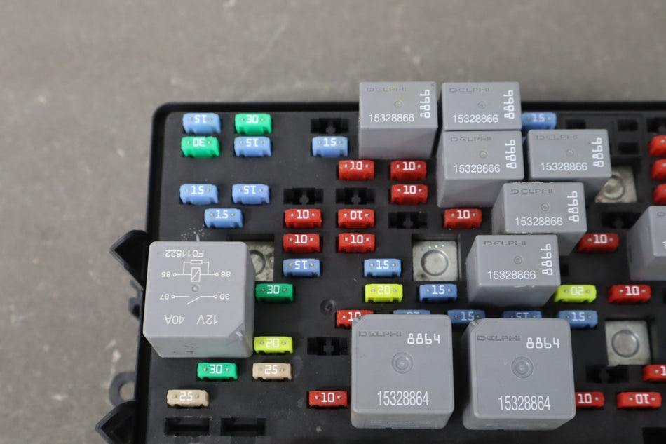 2003 Chevrolet Silverado 1500 GMT800 4.8LL Gasoline Engine Fuse Box 15811689