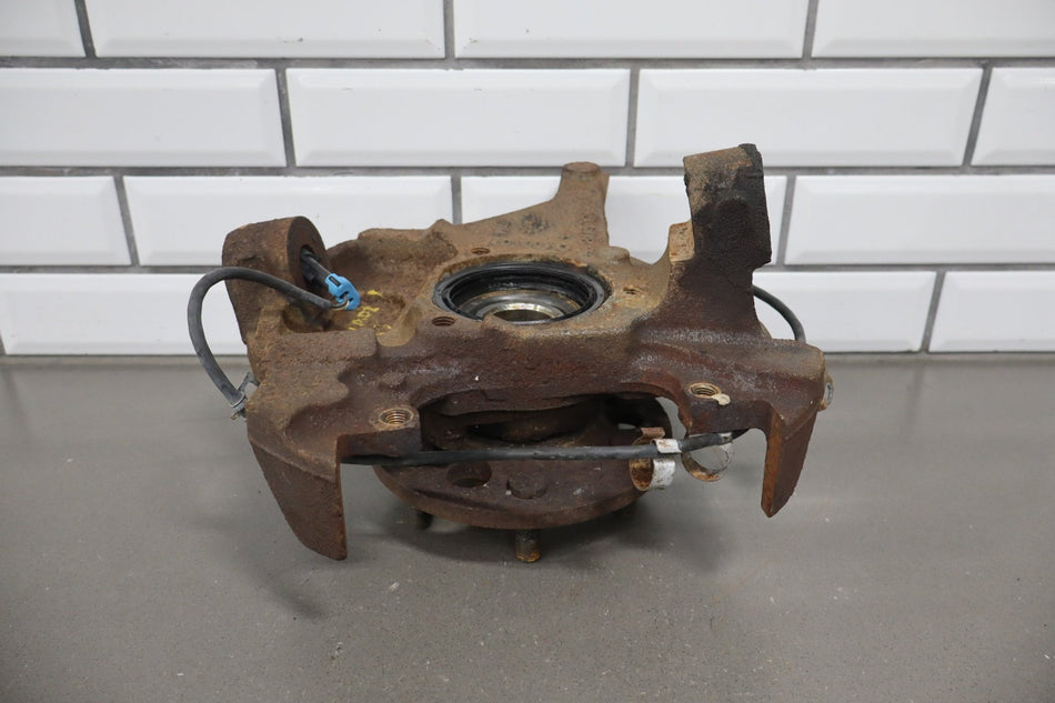 1999-2000 Cadillac Escalade Right Front Spindle