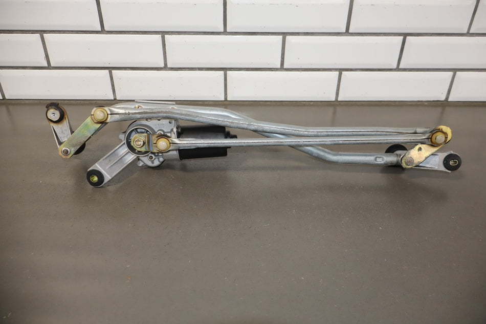 2002-2004 Infiniti M45 Front Wiper Motor OEM