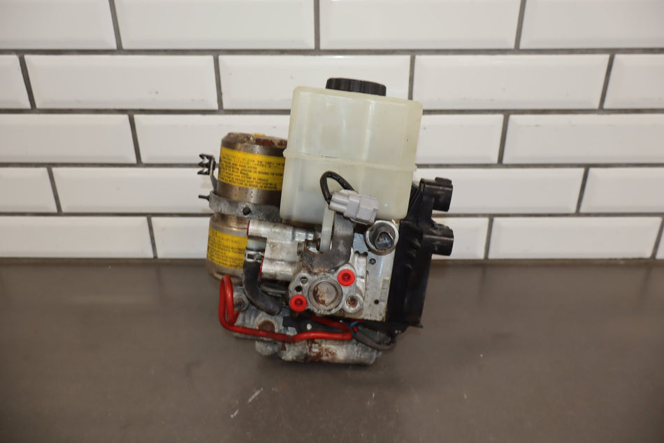 2000-2002 Lexus LX470 ABS Brake Unit 4705060042 For Parts