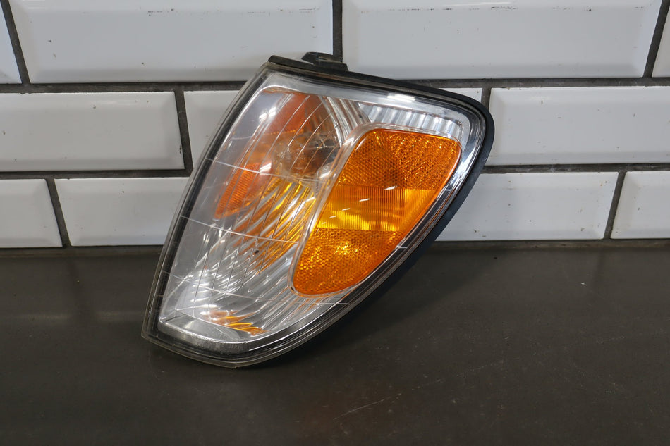 1998-2005 Toyota Land Cruiser Left Front Lamp Driver Turn Signal