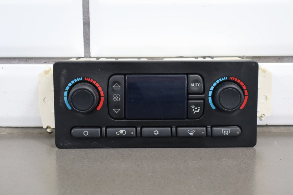 2003-2004 Chevrolet Silverado 2500 Climate Control 21997352 OEM