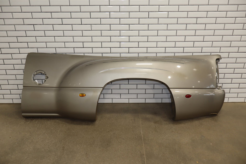 CRACKED 01-07 Chevrolet Silverado Sierra 3500 Left Bedside Panel Light Pewter