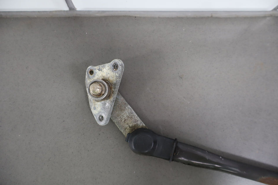 1999 Lexus LX470- Wiper Linkage