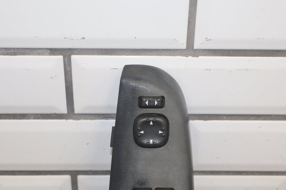 99-02 Chevrolet Silverado/Sierra Extended Cab GMT800 Left Front Window Switch