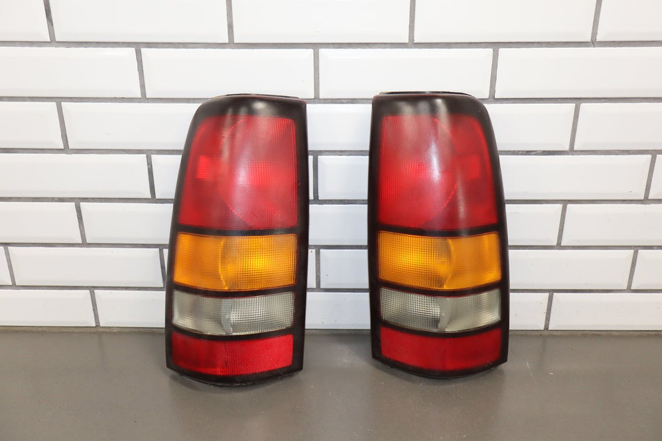 99-02 Chevy Silverado 99-07 GMC Sierra GMT800 Tail Light Set Left/Right OEM