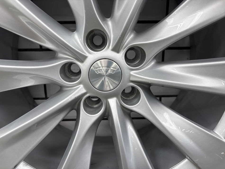 2016-2020 Tesla Model X OEM 20x9.5 Rear Wheel/Rim Slipstream (Curb Rash)