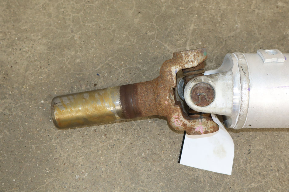 2014-2018 GMC Sierra 1500 5.3L Rear Drive Shaft 23418973 143.5 Wheelbase 4x4