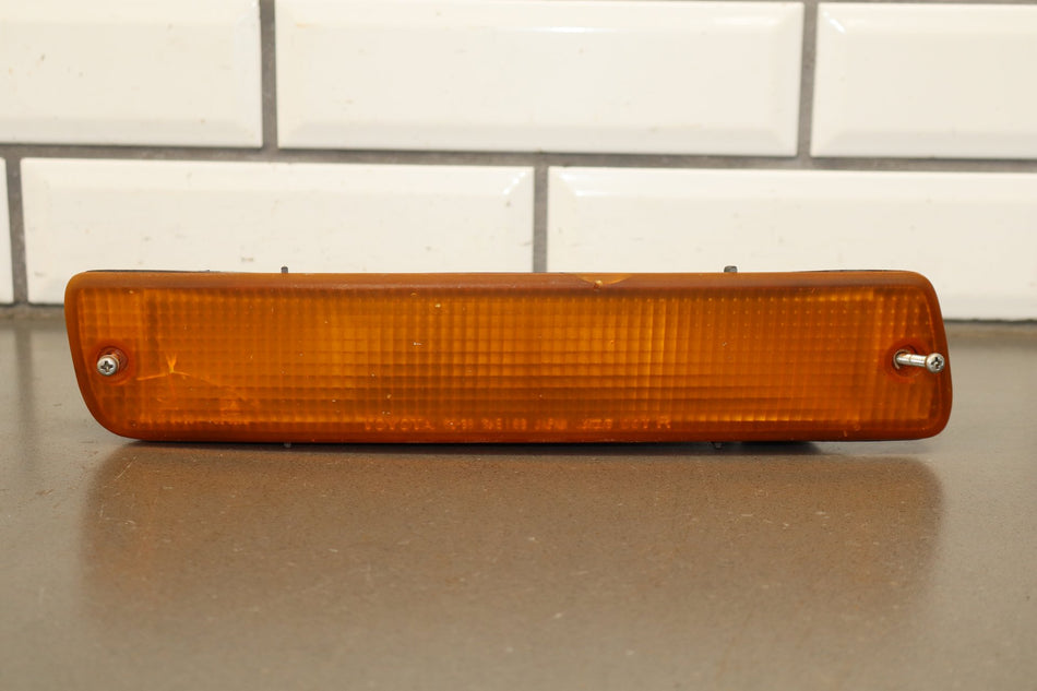 1991-1997 Toyota Land Cruiser Right Front Lamp 8151060361 OEM