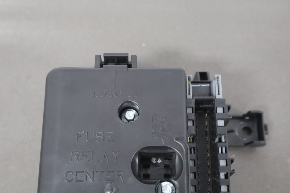 2004 Chevrolet SSR- Cabin Fuse Box