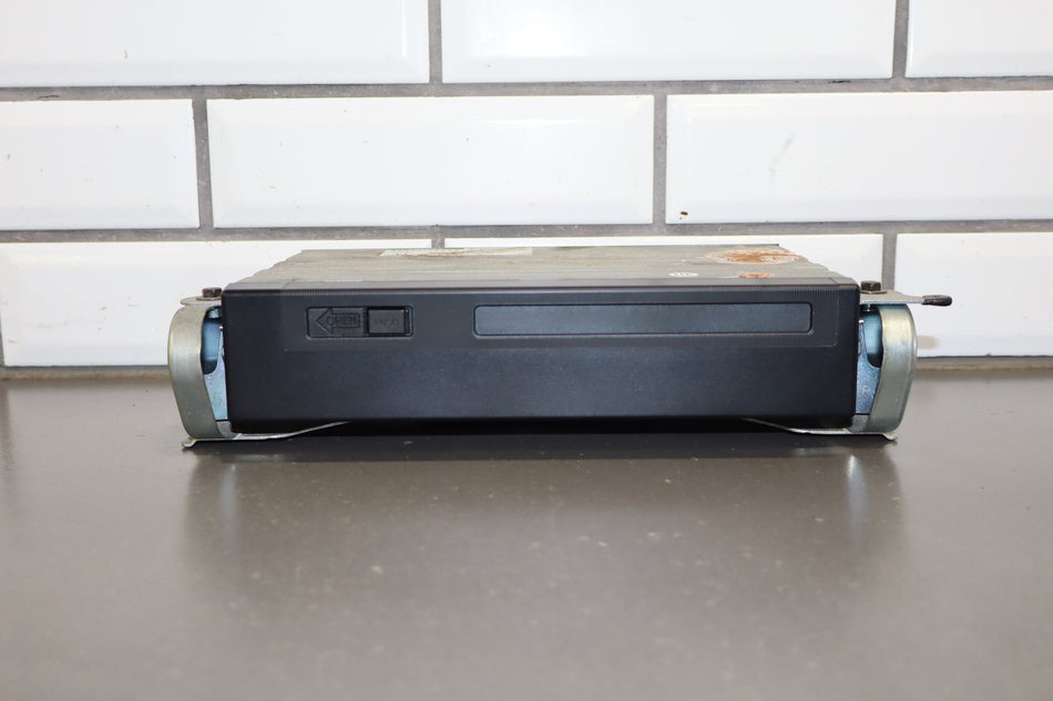 2006 Lexus LS430 F30- Radio CD/DVD Player PN: