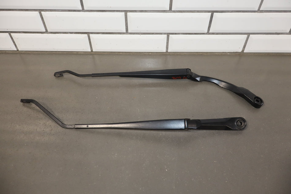 2002-2004 Infiniti M45 Sport Wiper Arm Pair