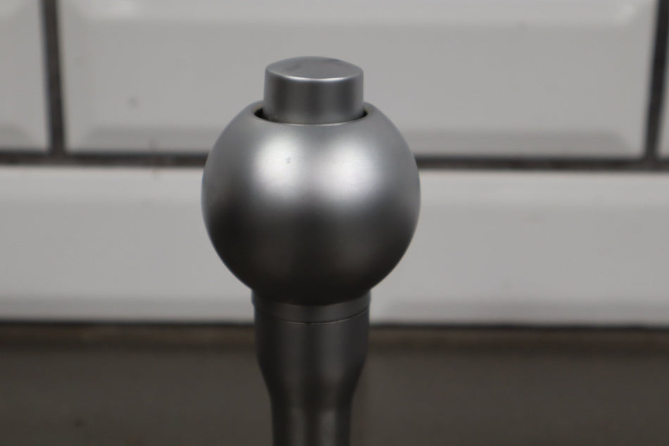 2005 Chevrolet SSR- Shift Knob