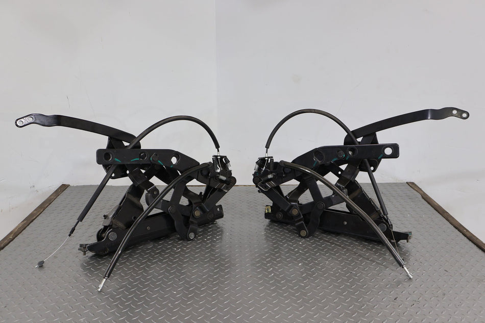 03-06 Chevy SSR LH &amp; RH Pair of Convertible Top Hinges (Tested) OEM