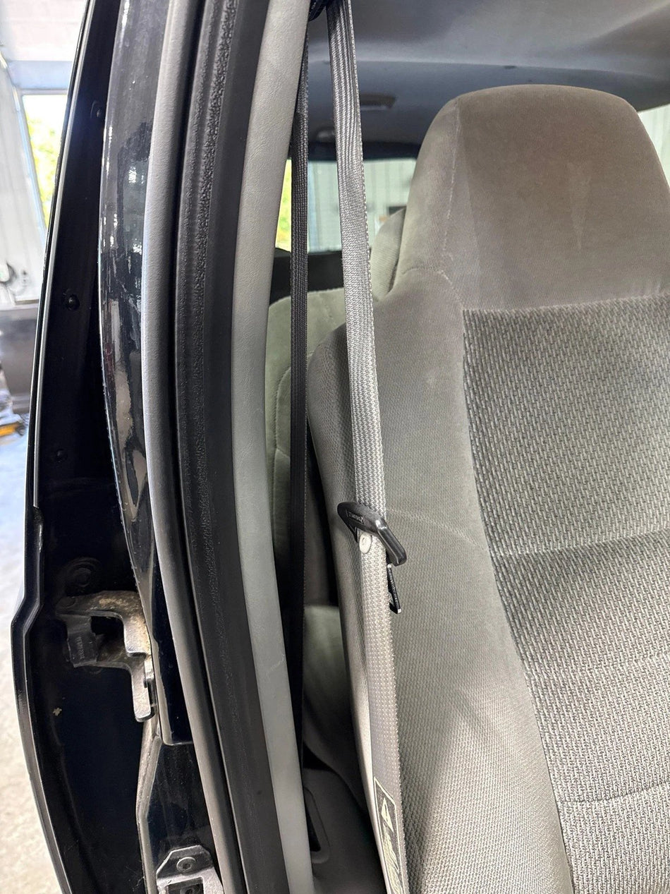2003 Ford Excursion- Front Seat Belt