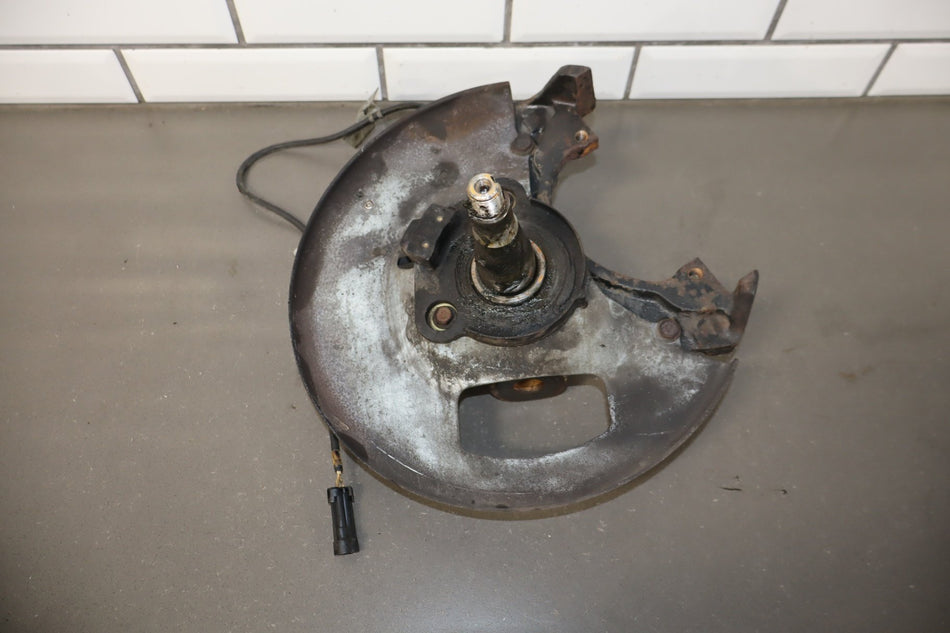 1998 Chevrolet Silverado 3500 GMT400- Left Front Spindle