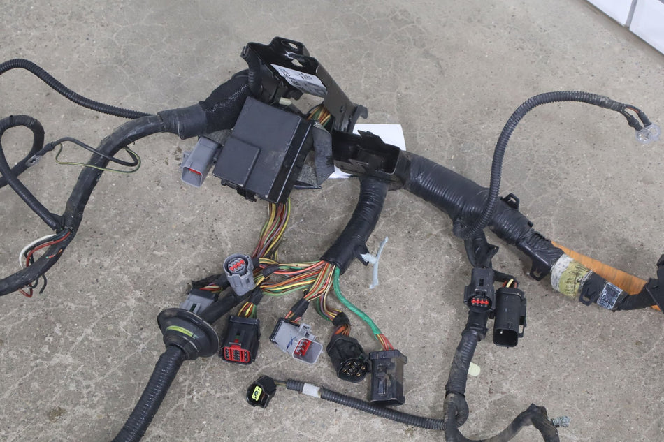 2004 Ford F-250 Super Duty- Engine Fuse Box