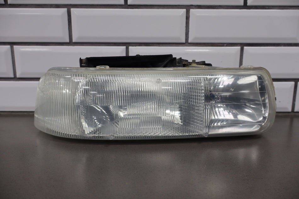 99-02 Chevy Silverado/99-06 Chevy Tahoe/Suburban OEM Guide Headlight Set L/R