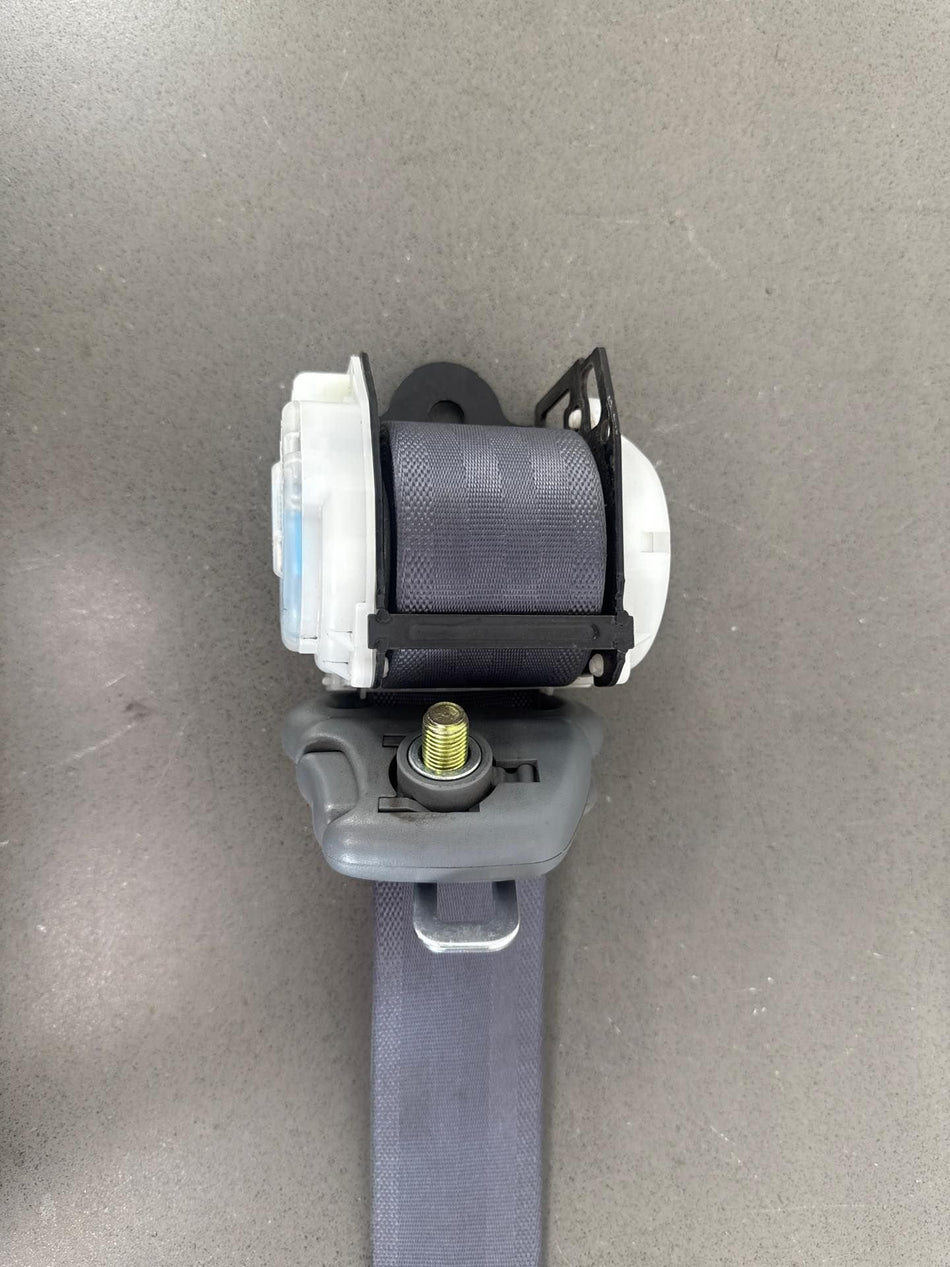 2001 Lexus LX470- Rear Seat Belt