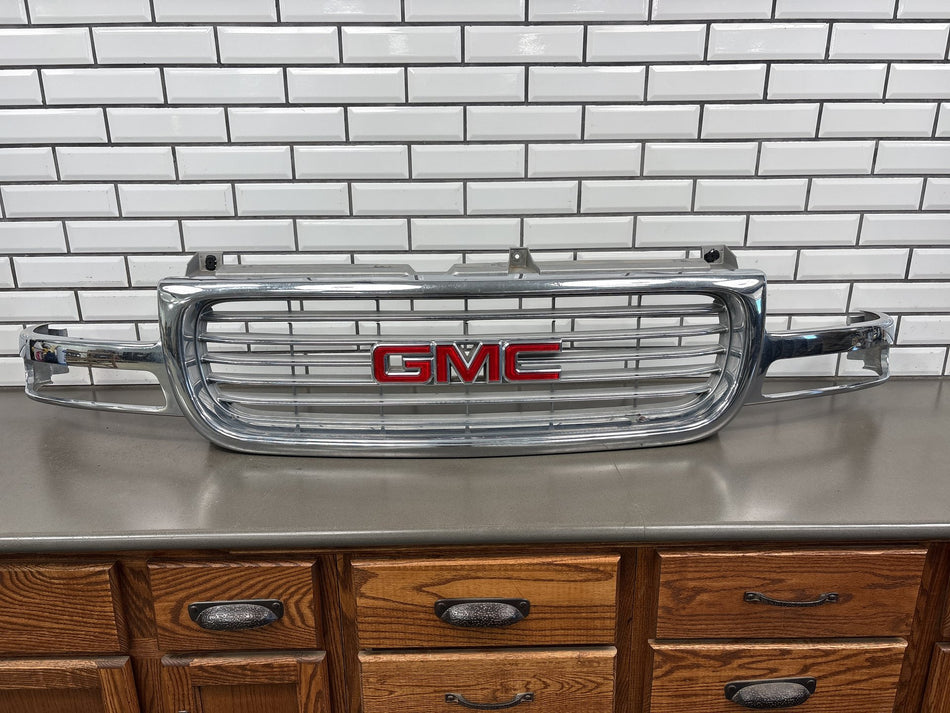01-02 GMC Sierra 2500HD OEM Chrome Front Grille Assembly