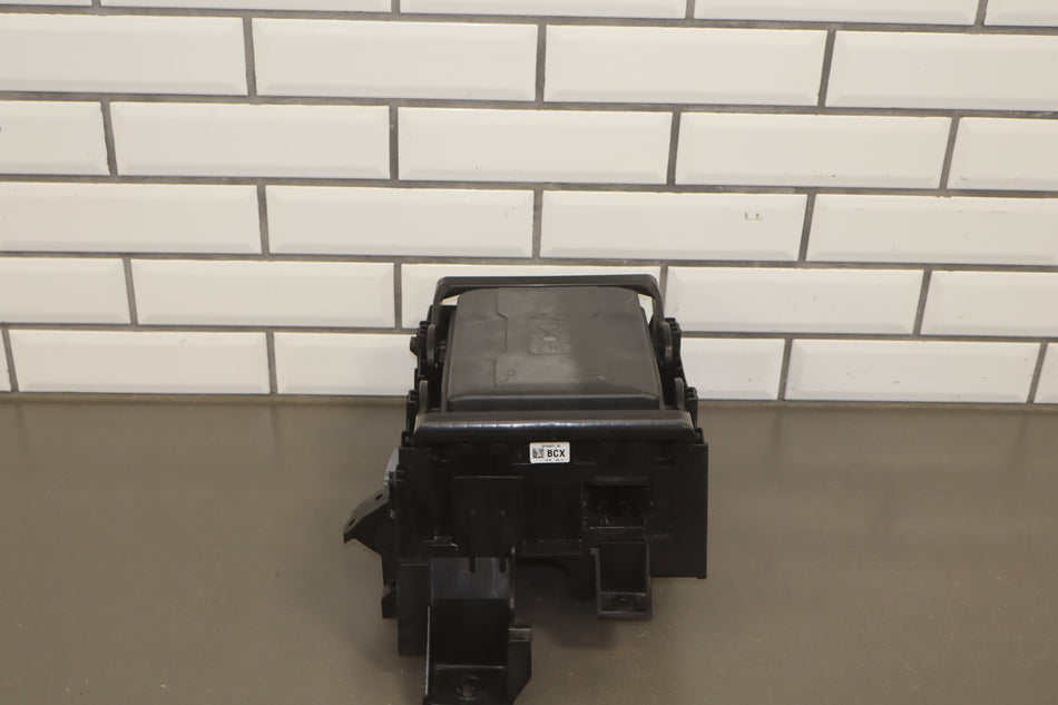 2014 GMC Sierra 1500 SLT 5.3LL Gasoline Engine Fuse Box