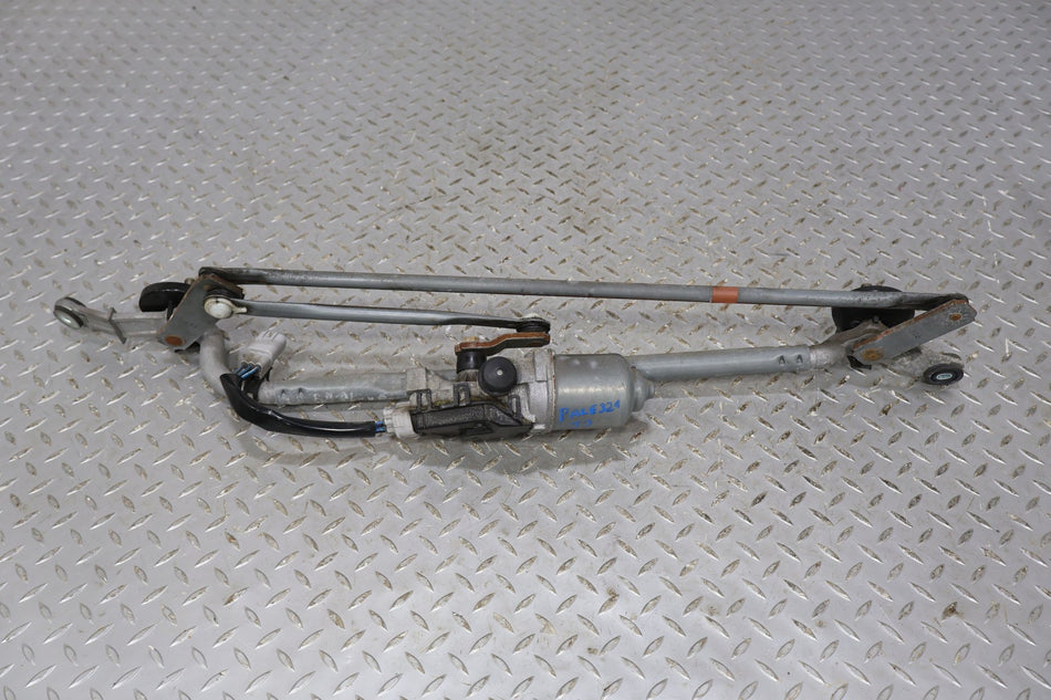 10-13 Lexus GX460 Wiper Linkage With Motor