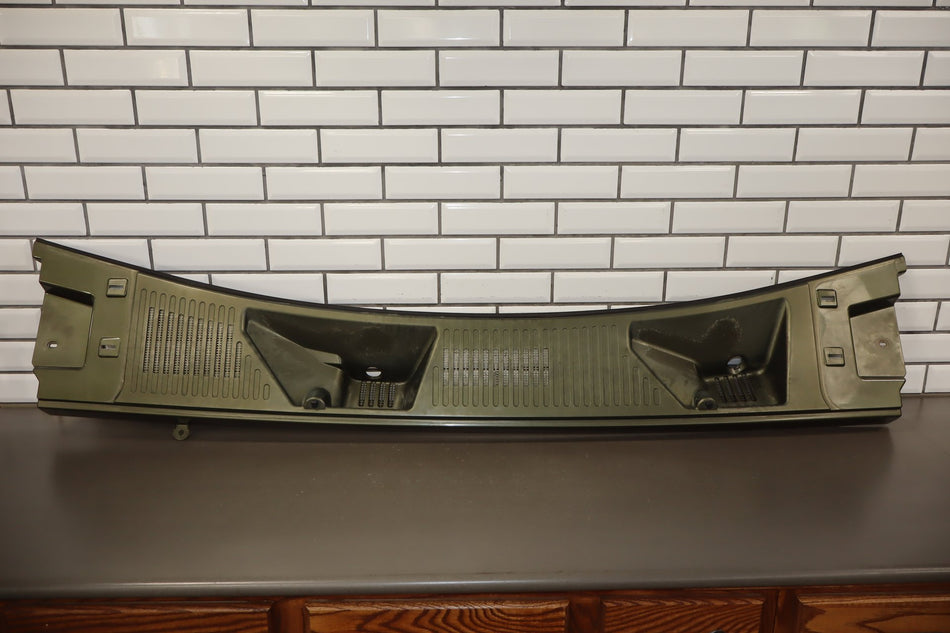 2003-2009 Hummer H2- Center Cowl Vent Panel Sage Green 45 19256401