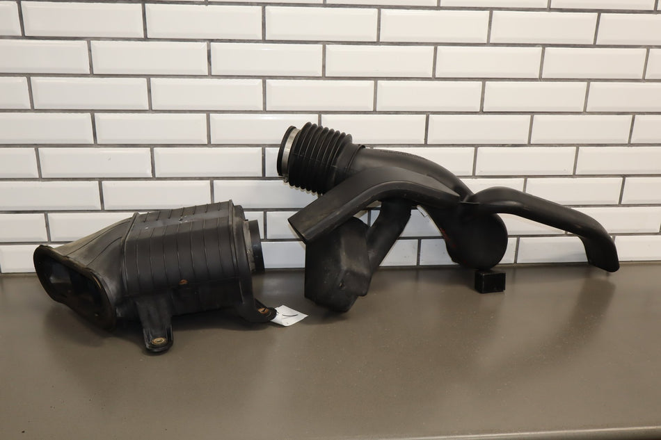 2003-2009 Hummer H2- Air Cleaner With Intake Tube 19153610