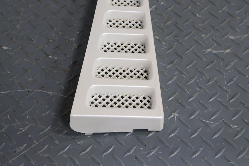 02-06 Cadillac Escalade EXT Left Water Drain Deflector (White Diamond)