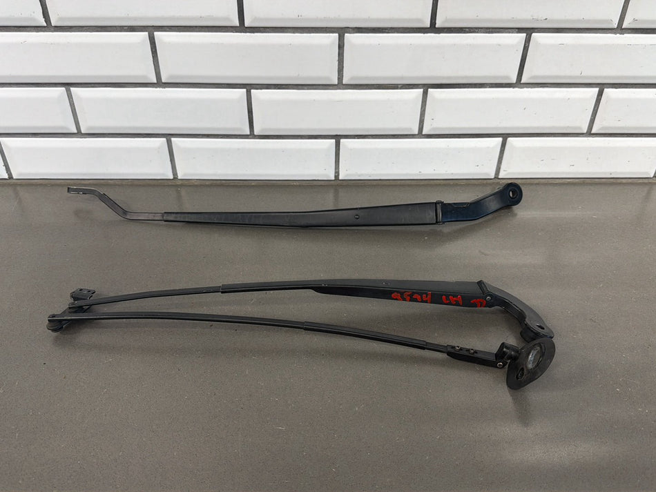 2004 Lexus LS430 F30- Wiper Arm Pair