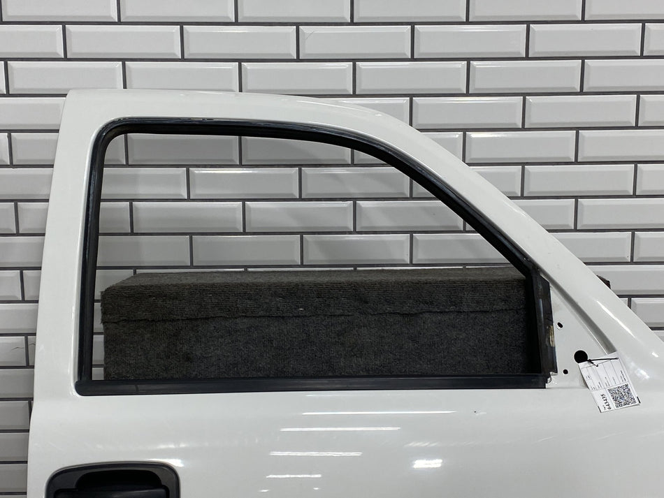 99-07 Chevy GMC Truck SUV GMT800 Right Front Door Summit White 50U